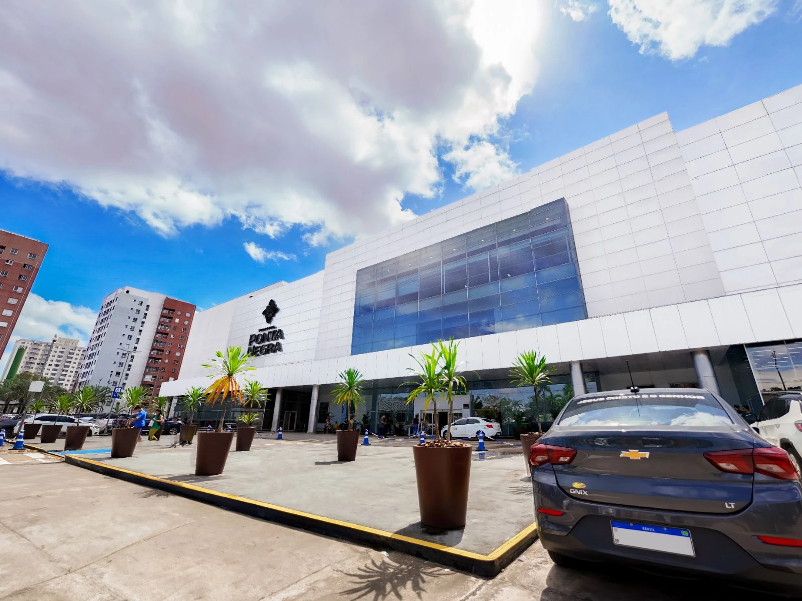 Frente do Shopping Ponta Negra